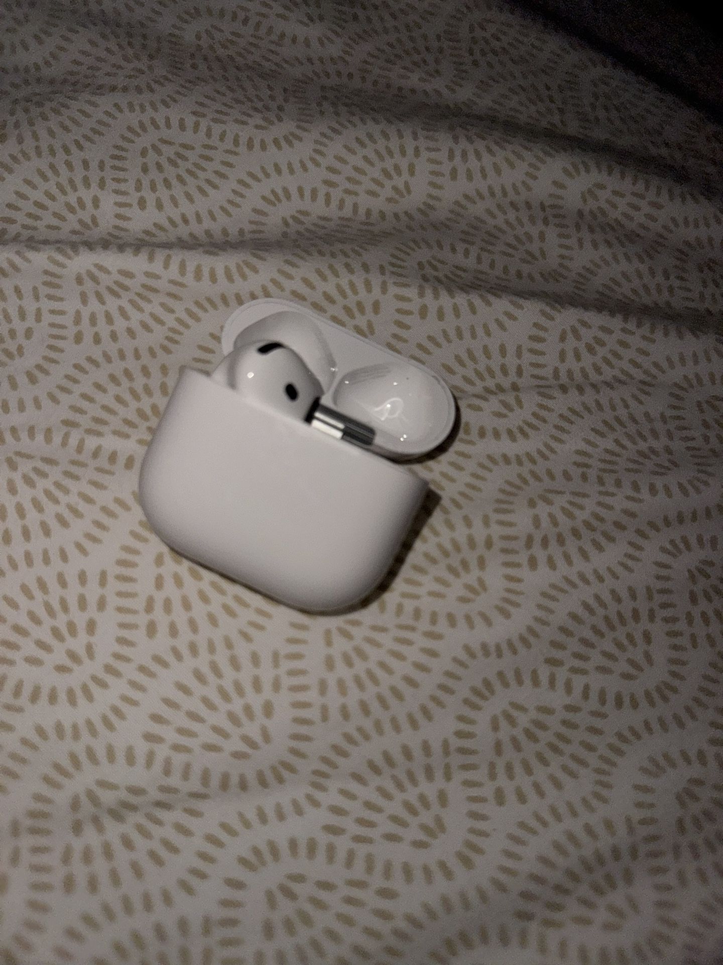 Selling This Original With Receipt 2 Weeks Old AirPod 4 Generation