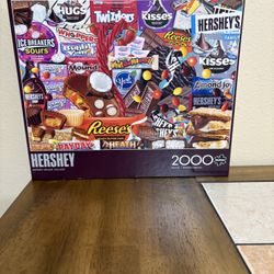 Buffalo Hershey Deluxe Collage 2000 Piece Puzzle