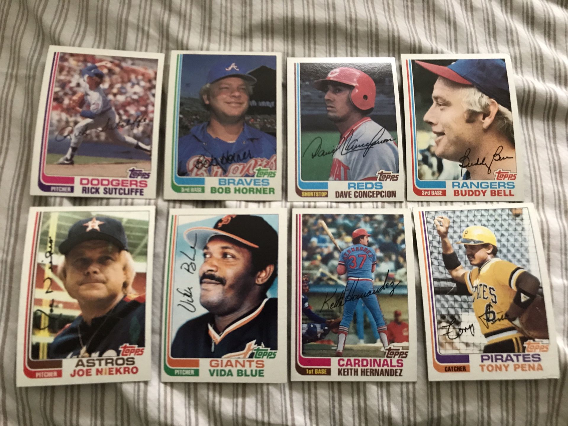Lot of 8 vintage baseball cards