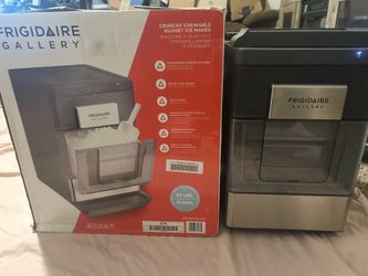 Frigidaire Gallery Ice Maker 33 Lbs Countertop Nugget Shaped Ice, Stainless Steel Trim (Black)