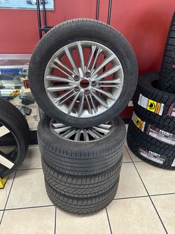 215/55 R17  wheels with tires
