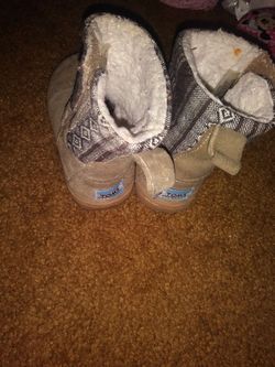 Girl Toms boots size 6