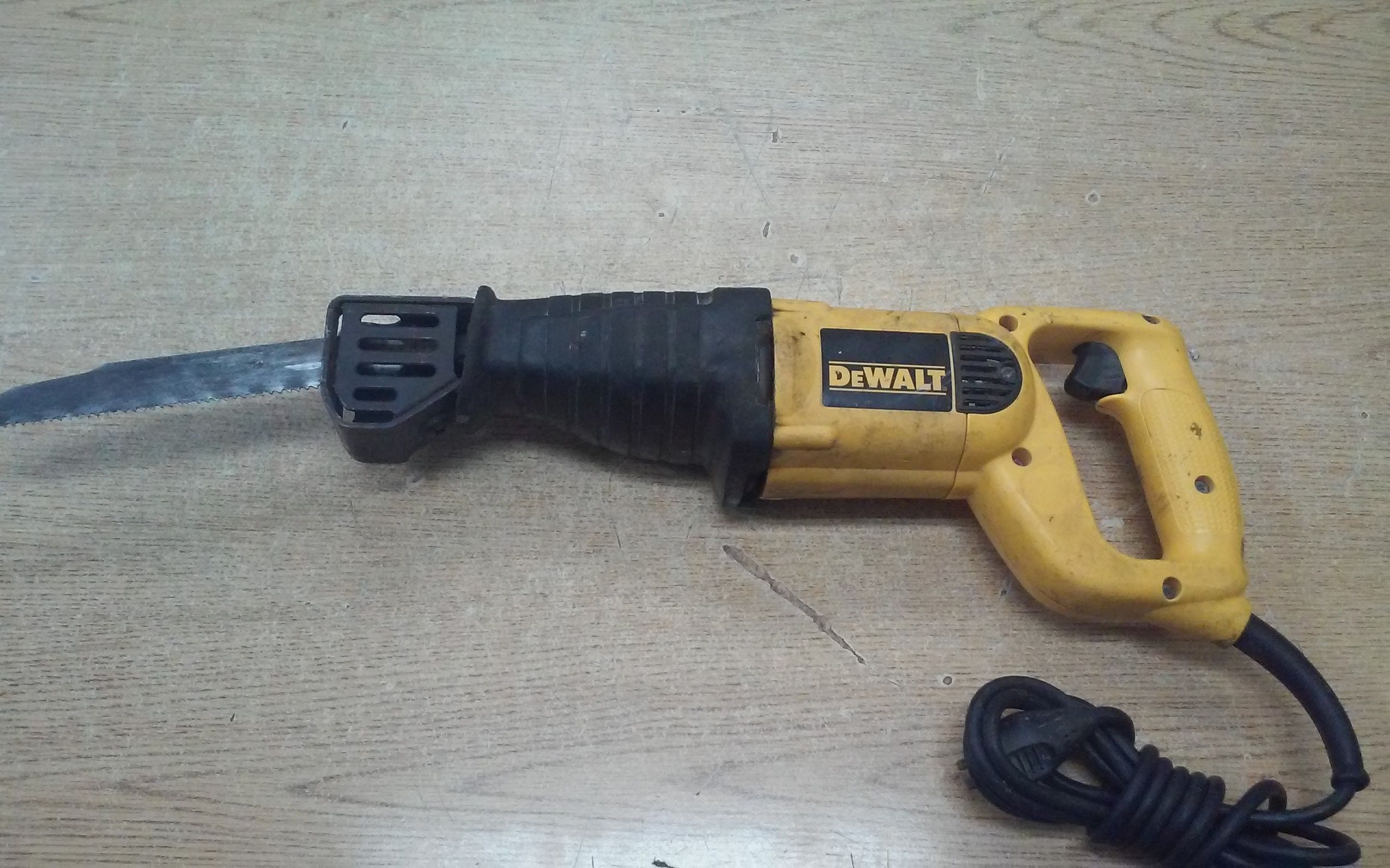 DEWALT DW303M 7.5 Amp Corded Reciprocating Saw