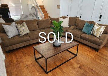 Ashley Furniture Extra-Large Sectional ExcellentCondition!