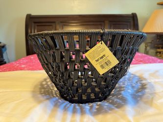 Wicker basket ( branch new)