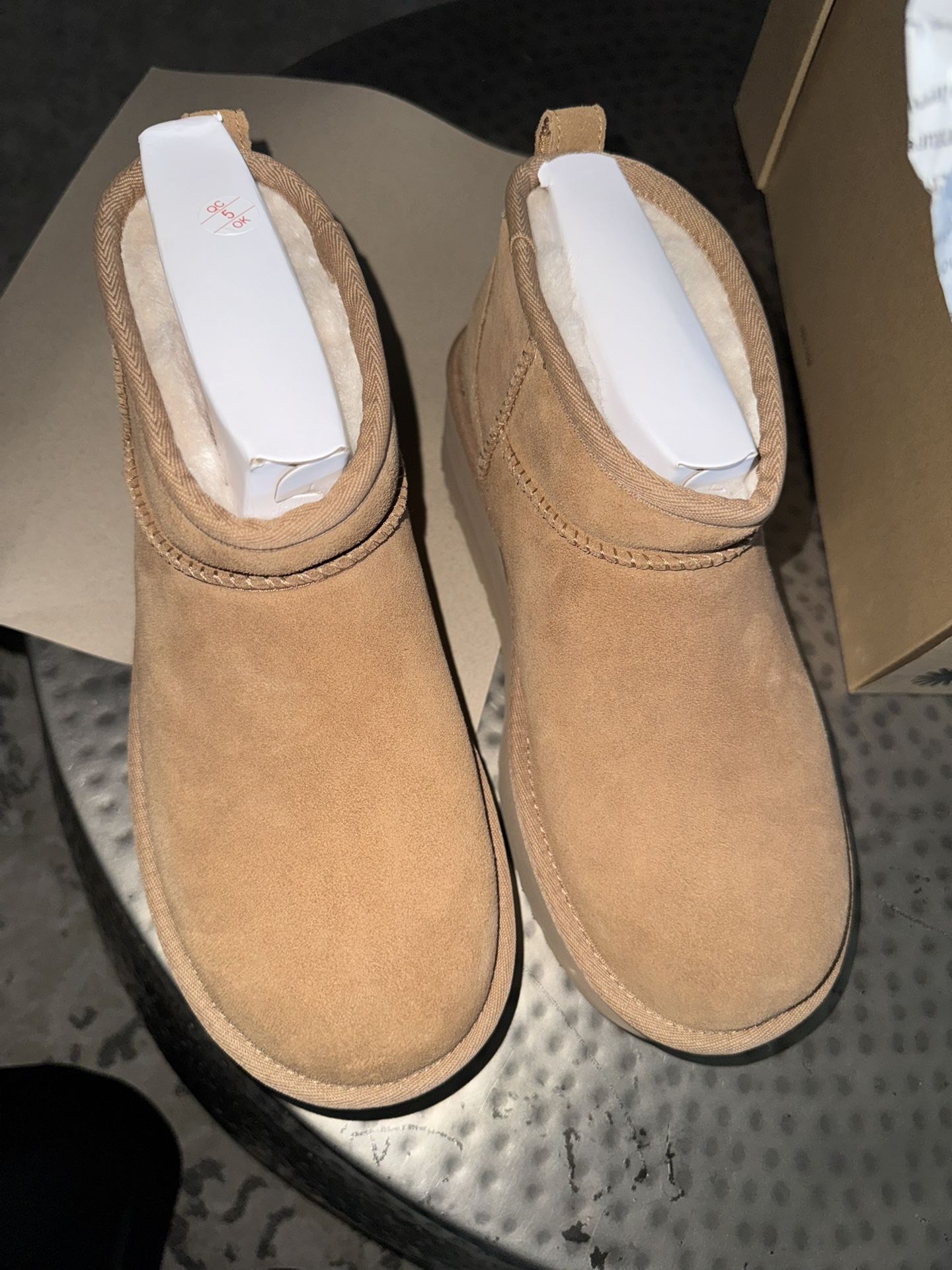 Classic Chestnut Mini Platform Uggs, Size 8, Winter Boot Brown