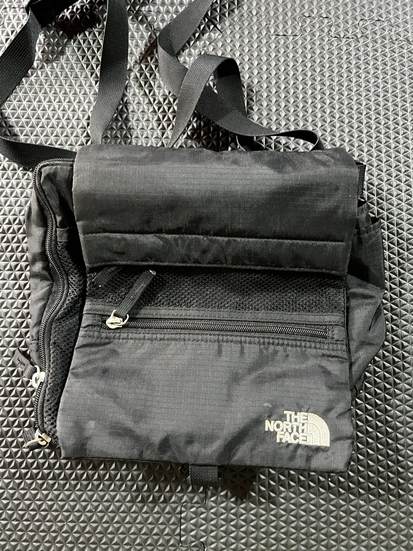 The North Face Travel Organizer / Crossbody Bag – Black – Used