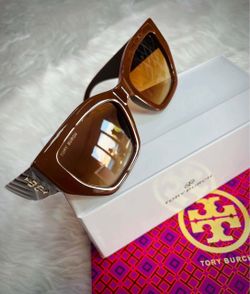 Woman’s sun glasses
