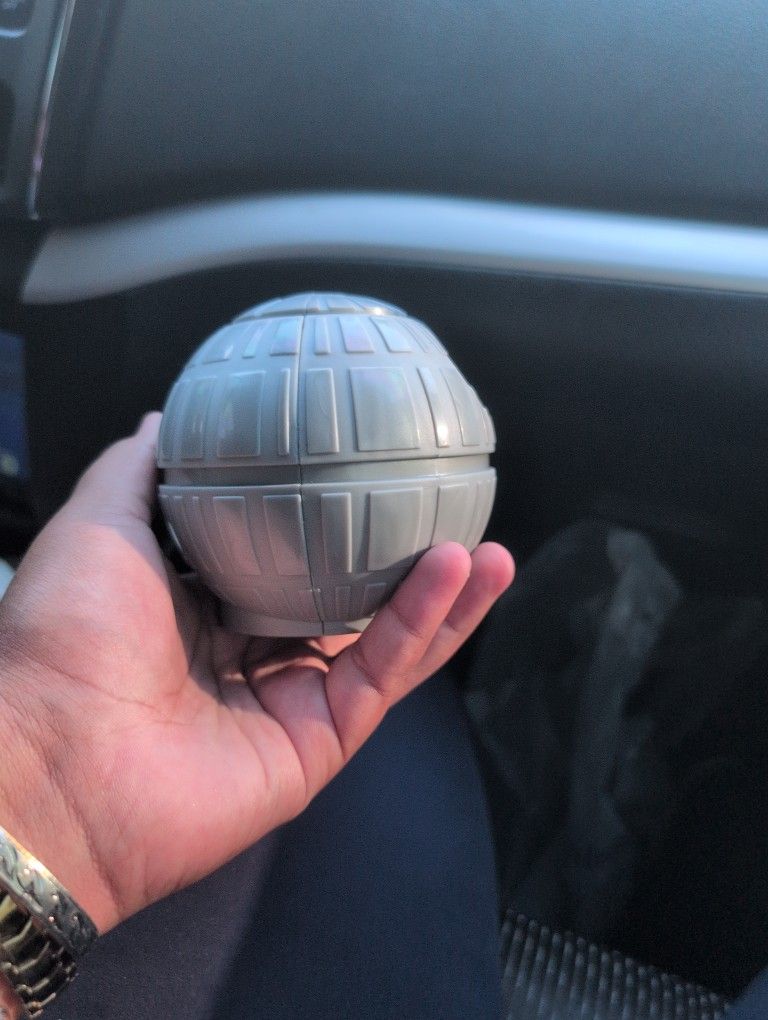 Doorables Mystery Ball Has 4 Figurines From The Booklet