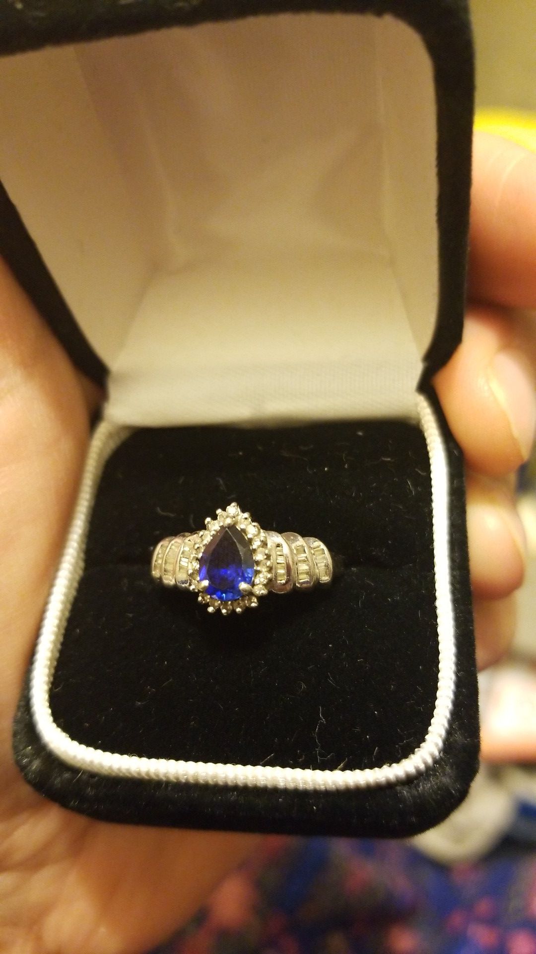 14k WHITE GOLD RING WITH SAPPHIRE