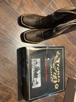 Boots size 10.5