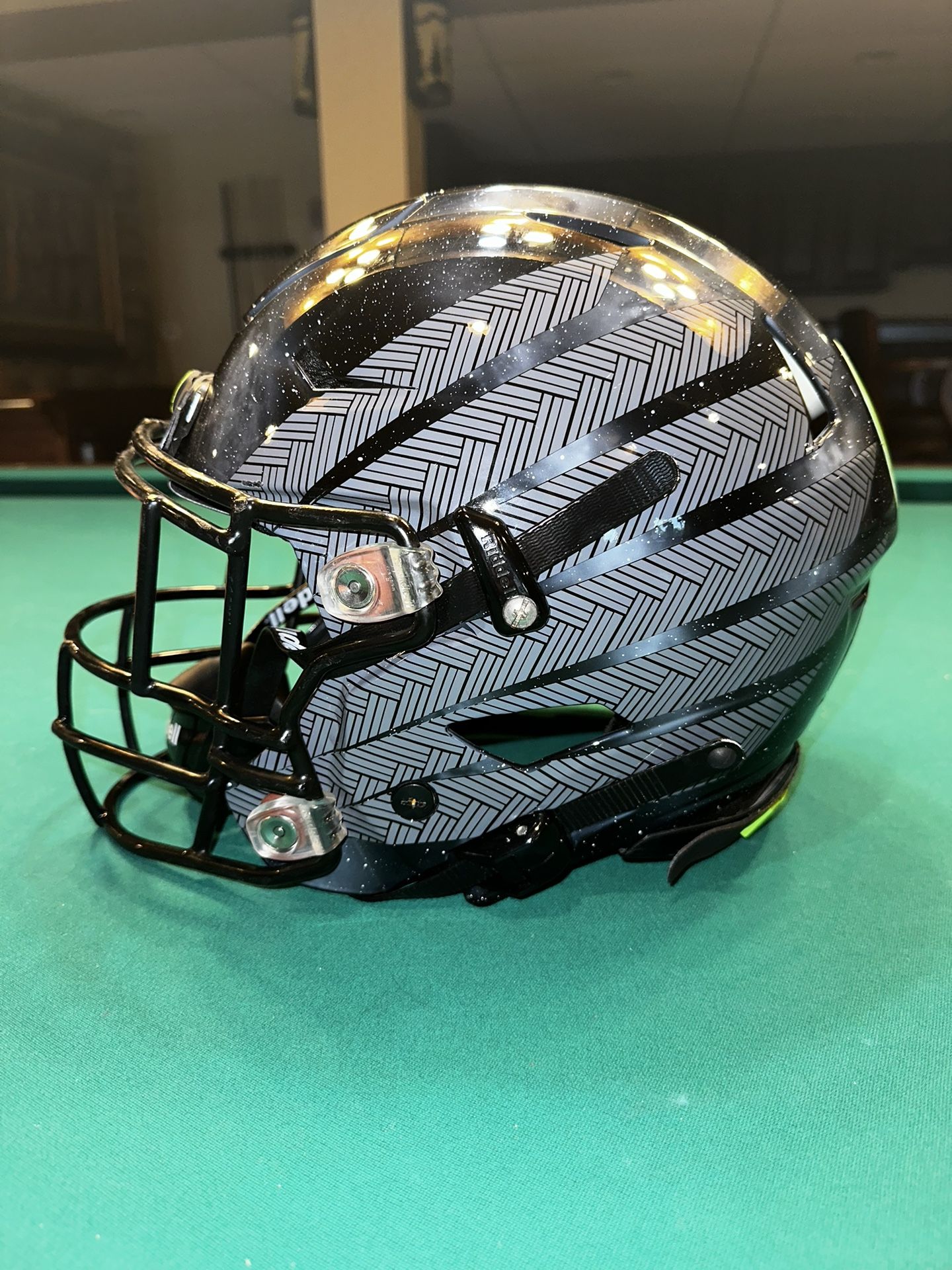 Oregon Ducks Game Worn Ohana Riddell Speedflex Helmet