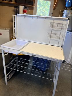 Colman  camping kitchen