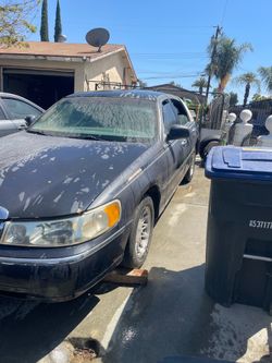 1999 Lincoln town car