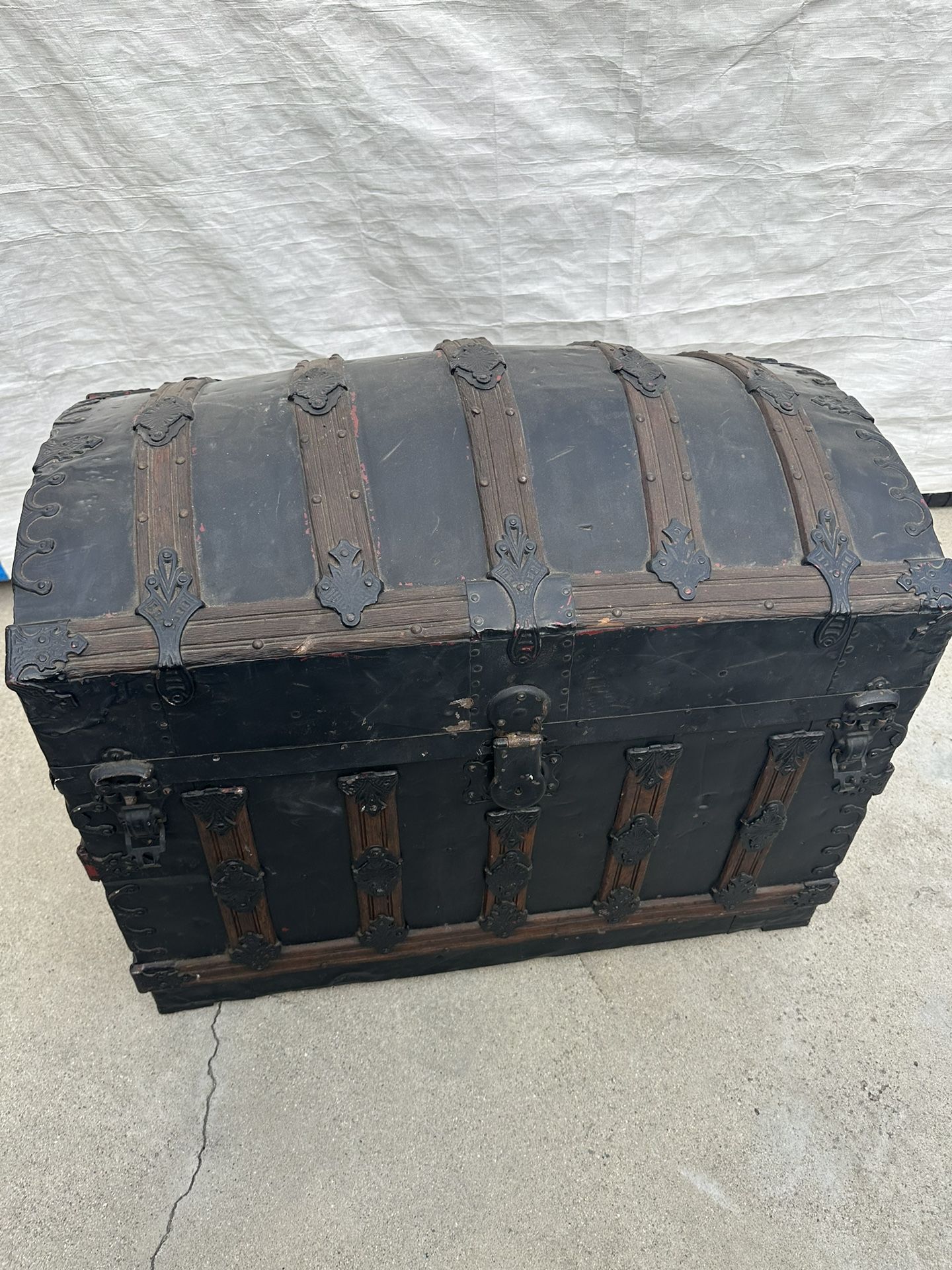 Early 20th Century Italian Poplar Wood Antique Rustic Trunk