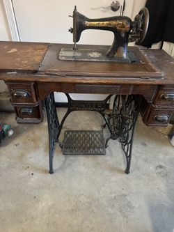 Antique Singer  Sewing Machine 