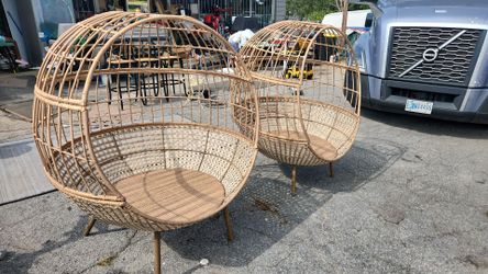 Outdoor lounge chairs