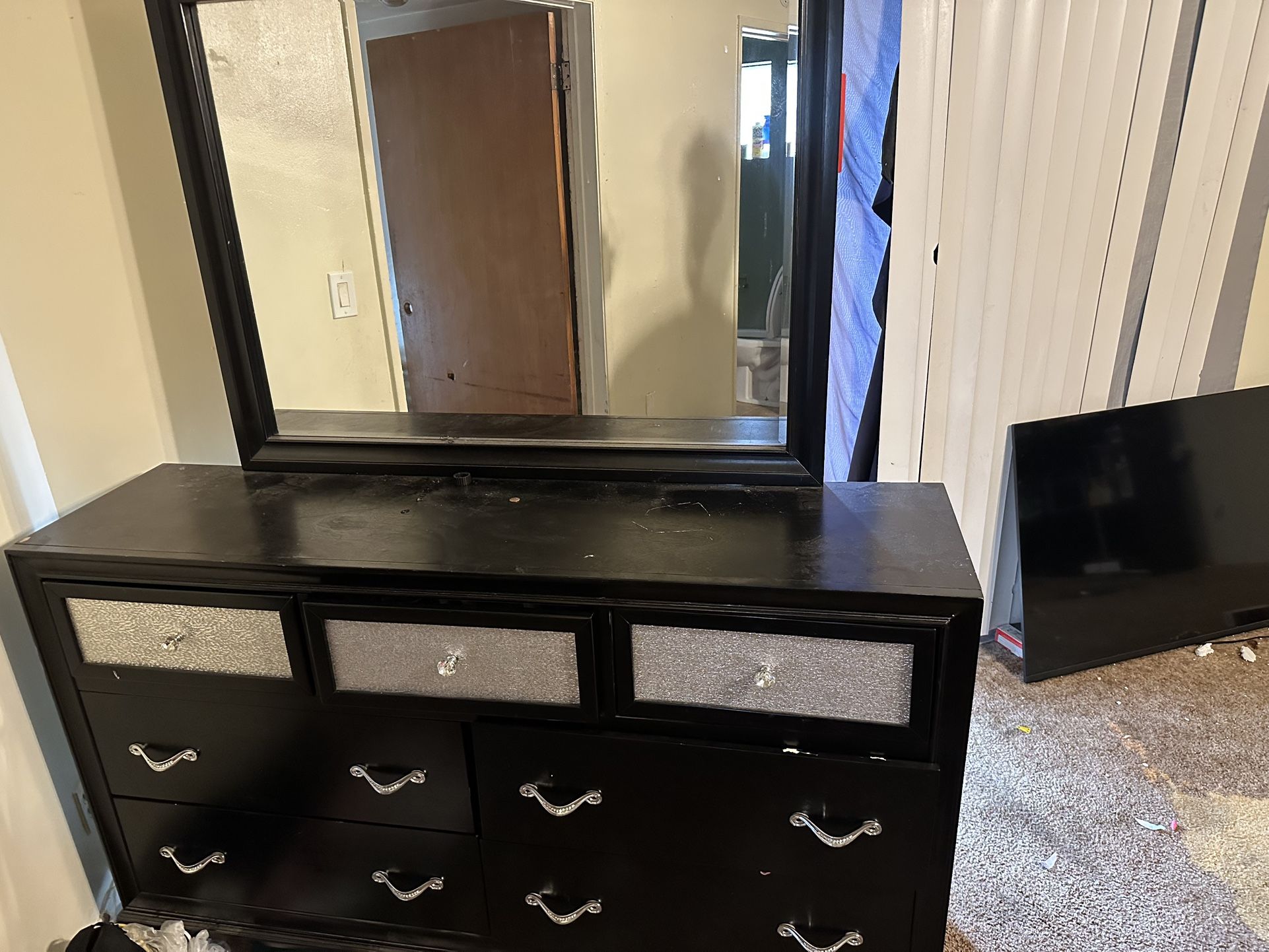 Dresser And Nightstands