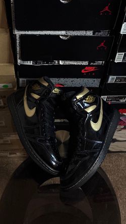 Air Jordan 1 Retro High OG 'Black Metallic Gold'