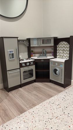 Kidkraft children’s play kitchen