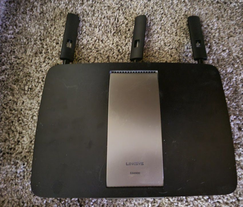 Linksys EA6900 Dual-Band Wireless Router Used Untested