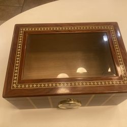 Cigar Humidor, Standing Ash Trey, Glass Ash Trey