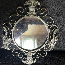 3 espejos pequeños de home interiors estan en perfectas condision , son usados no tirnen caja