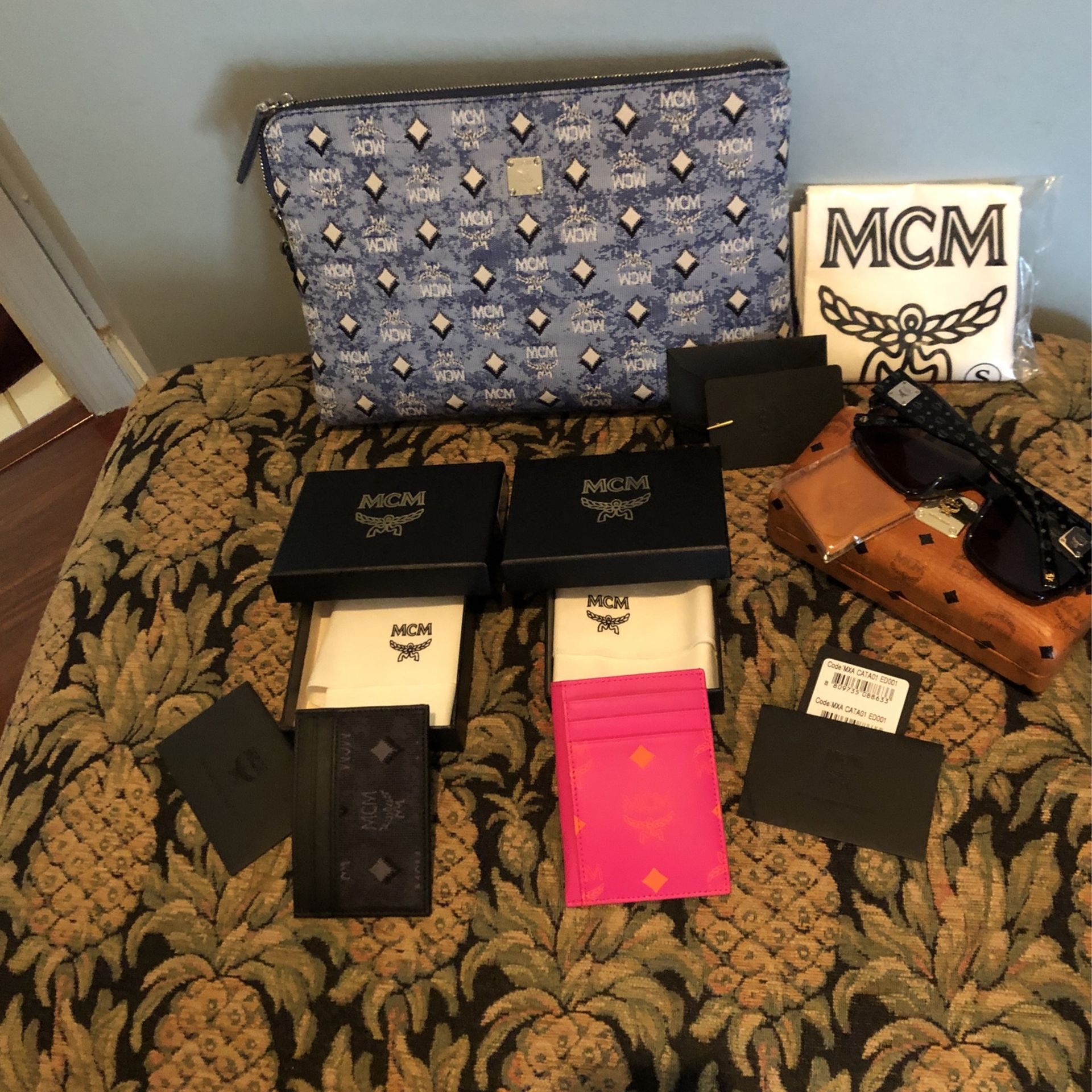 Lot Of Mcm Sign Pouch (2) Sm Wallets &sunny. New