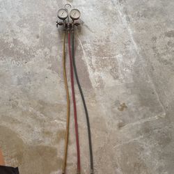 Robinair 2 Way Manifold.