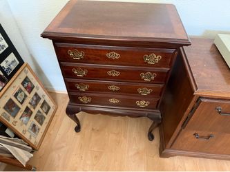 Cabinet for holding silverware