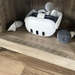 Meta Quest 2 VR Set – Excellent Condition