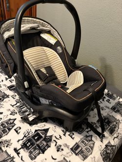 Graco Snugride 35 Lite DLX CAR SEAT FOR SALE