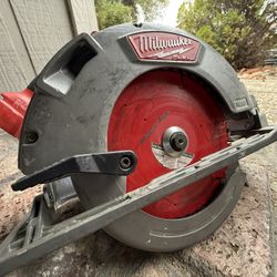 Milwaukee M18 FUEL 7-1/4 in. circular saw. 