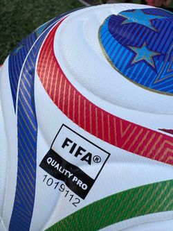 1/Soccer balls size 4