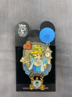 Disney Pin Trading Cinderella Princess Carriage Dangle Pin On Original Card