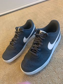 Near-new Nike Men's Court Vision Low V2 Nubuck Casual Sneakers 8.5 like new condition