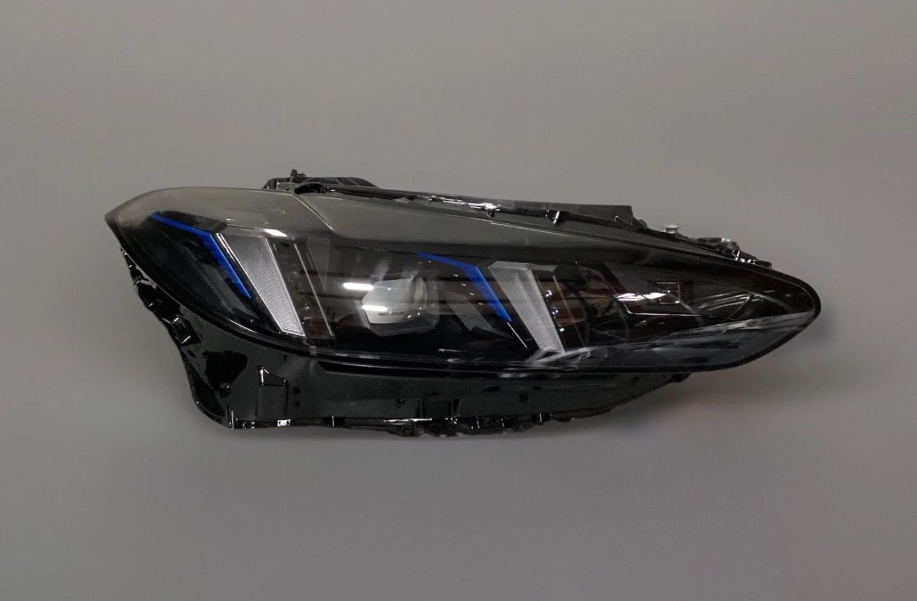 BMW I4 RIGHT HEADLIGHT 2025