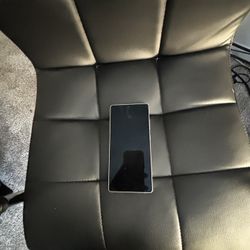 Samsung S25 Ultra ( SIM LOCKED) 