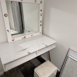 Cute Vanity Desk Set