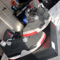 Jordan Retro 4  (Bred) 