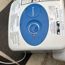 4 Gallon 110 V Water Heater
