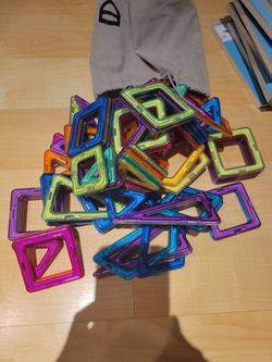 Plastic shapes magnet