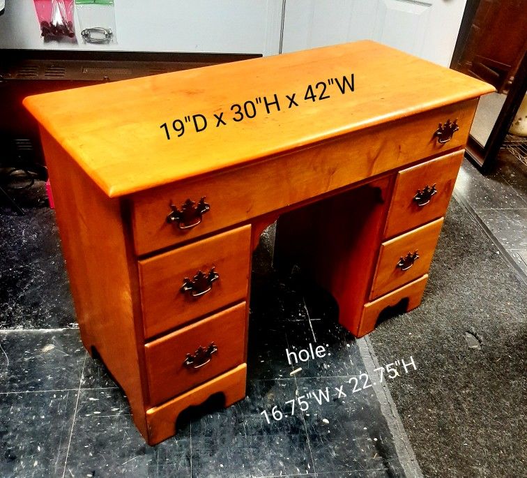 Colonial Vintage Solid Maple Desk / Maple Office/Student Desk / Quality Furniture