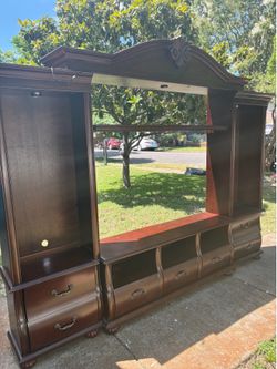 Entertainment center