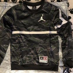 Air Jordan Boys' Jumpman Camo Sweatshirt Kids Medium