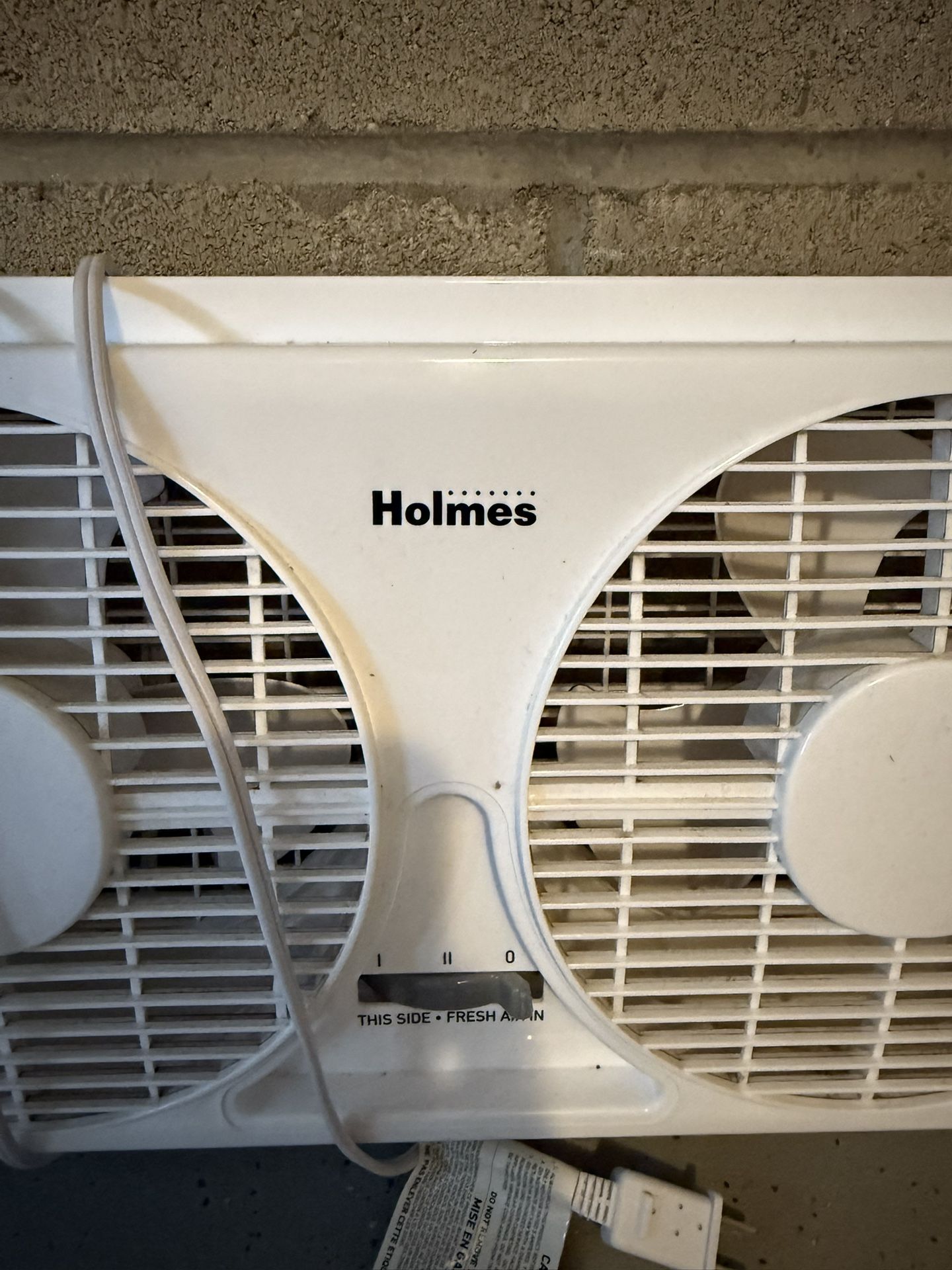 Top brand: 9” Window Fan, Reversible Airflow Blades, In/Out Exchange, 2 Speeds, Built-In Extender Panels, Ideal for Home, Bedroom or Office. Like new