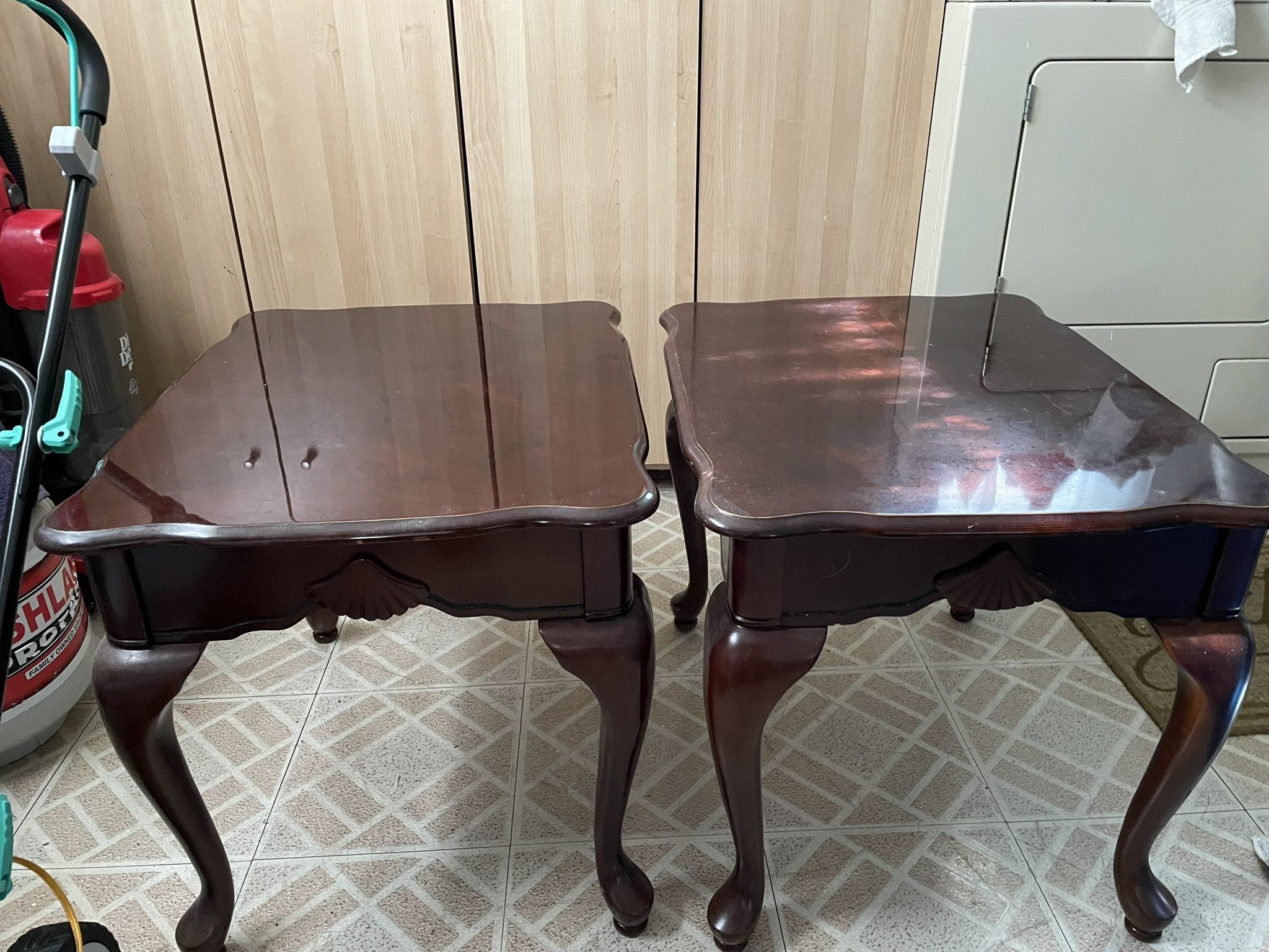 Vintage Lamps & Tables in Great Condition!