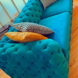 (Almost Brand New) Emerald Green Velvet Tufted Sofa