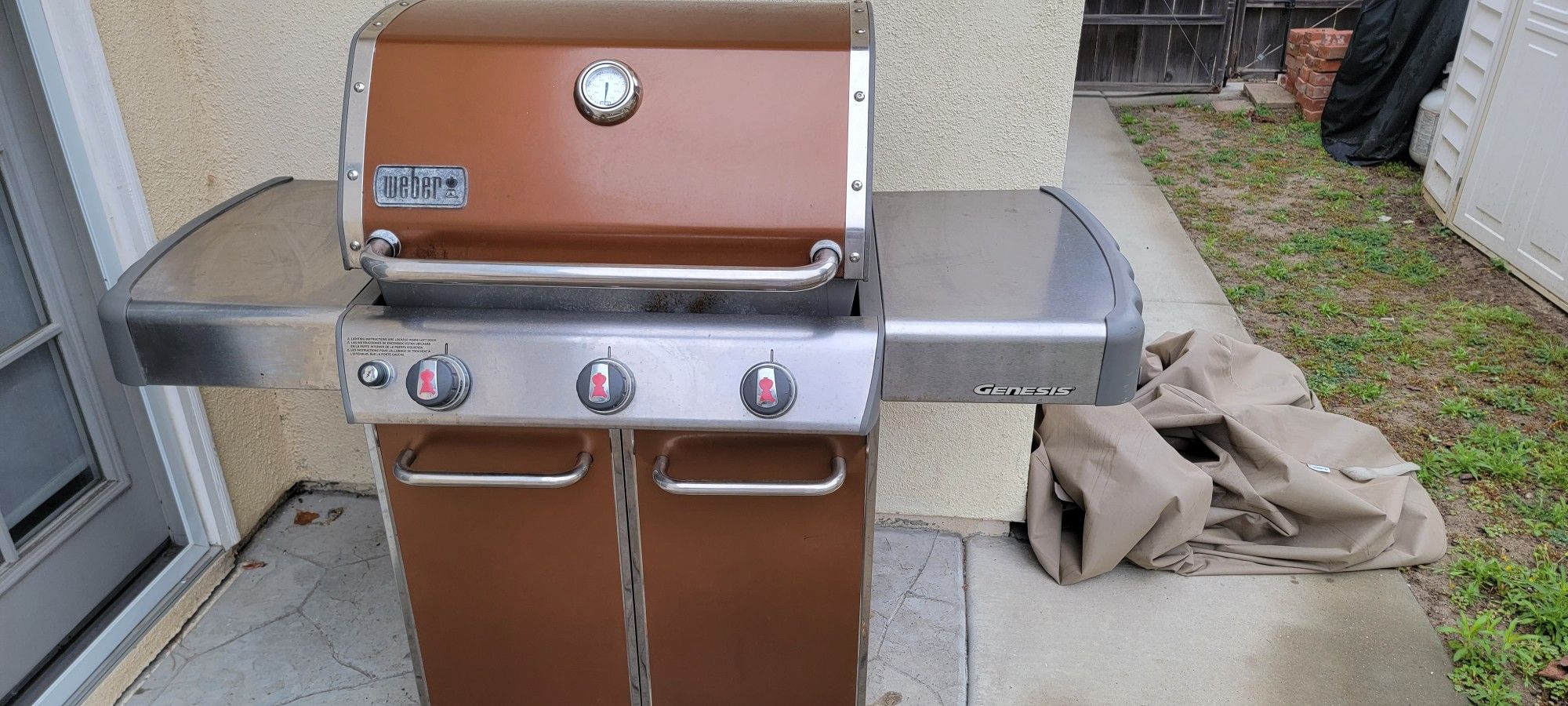 BBQ Grill Weber Genesis  Replaced Interior, Grates And All Electric