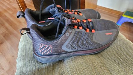 NEW, K-SWISS MEN (14) SHOES, FIRM.
